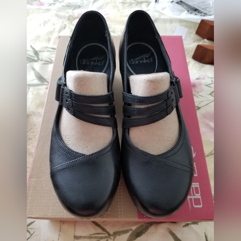 Brand New - Dansko Black Size 38 (fits like 7 1/2)